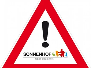 Achtung-Schild mit Sonnenhof-Logo