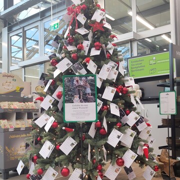 © Dehner Neunkirchen Weihnachtsbaum mit Wunschzetteln für Tiergeschenke