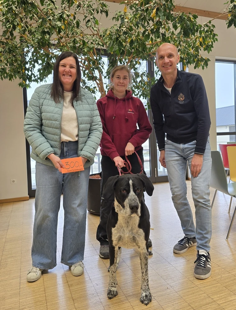 Spendenübergabe mit Sybille, Afra und dem Sonnenhof-Team